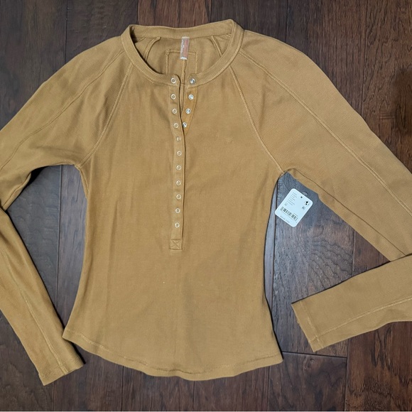 Free People Tops - FP Movement Rally Rib Henley SZ Medium Color Camel Town. MRPC $98 NWT